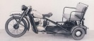 Rikša ČZ 125T umožňovala jízdu zdravému řidiči na klasickém sedle a tělesně handicapované osobě v jednoduchém křesle s polstrovaným sedákem a opěradlem. Přesun vozíčkáře do zvýšeného křesla rikše přes trubkovou konstrukci asi nebyl jednoduchý.