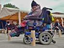 Slalom s vozíkem vyžadoval jak prostorovou orientaci, tak i zručnost; foto: Jiří Muladi