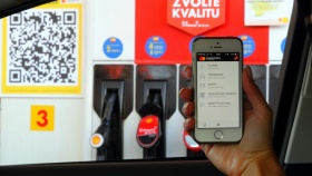 Placení za palivo chytrým telefonem přímo u stojanu čerpací stanice Shell Placení za palivo chytrým telefonem přímo u stojanu čerpací stanice Shell